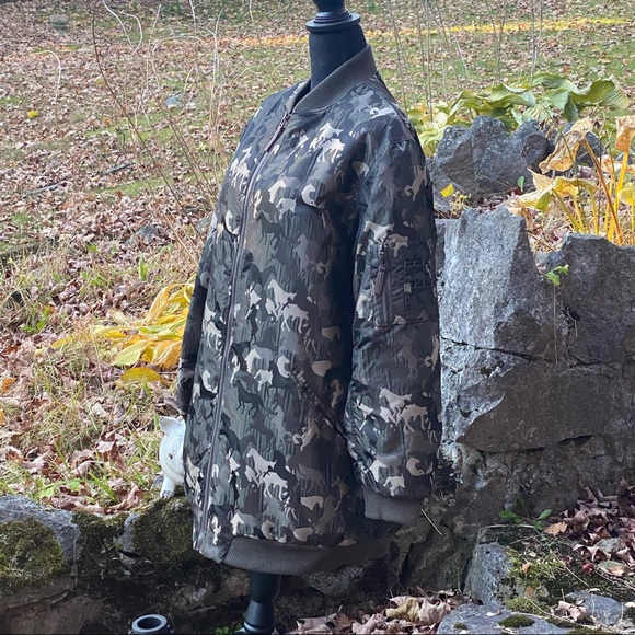 Max Studio Horse Print Camouflage Puffer Jacket Size Large - Picture 4 of 7